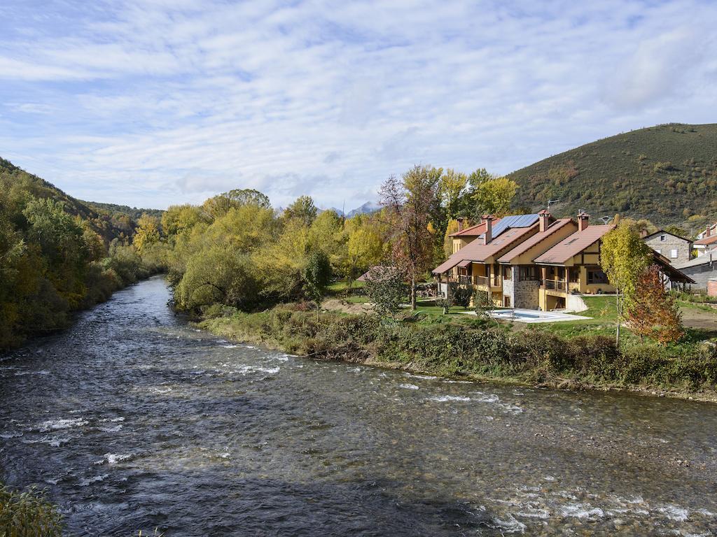 El Casar Del Puente Pensionat Boca de Huérgano Exteriör bild