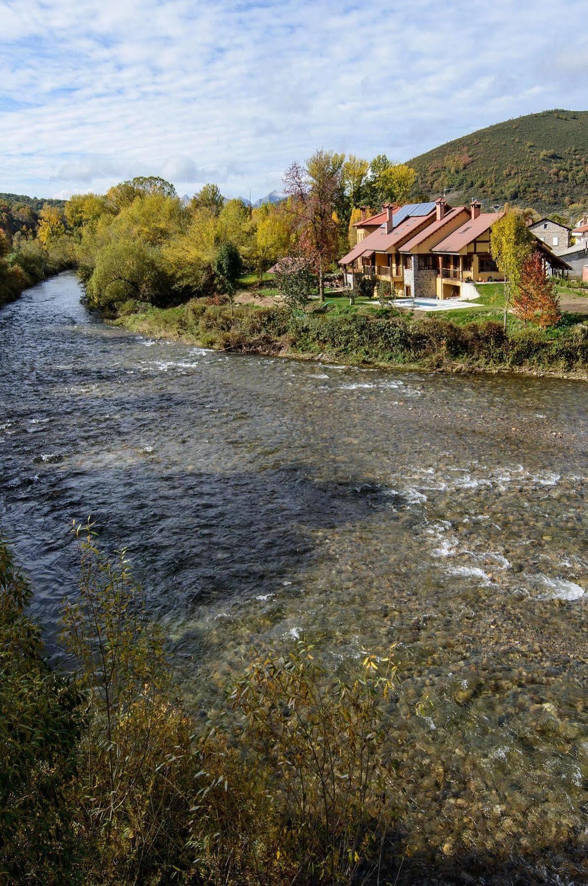 El Casar Del Puente Pensionat Boca de Huérgano Exteriör bild