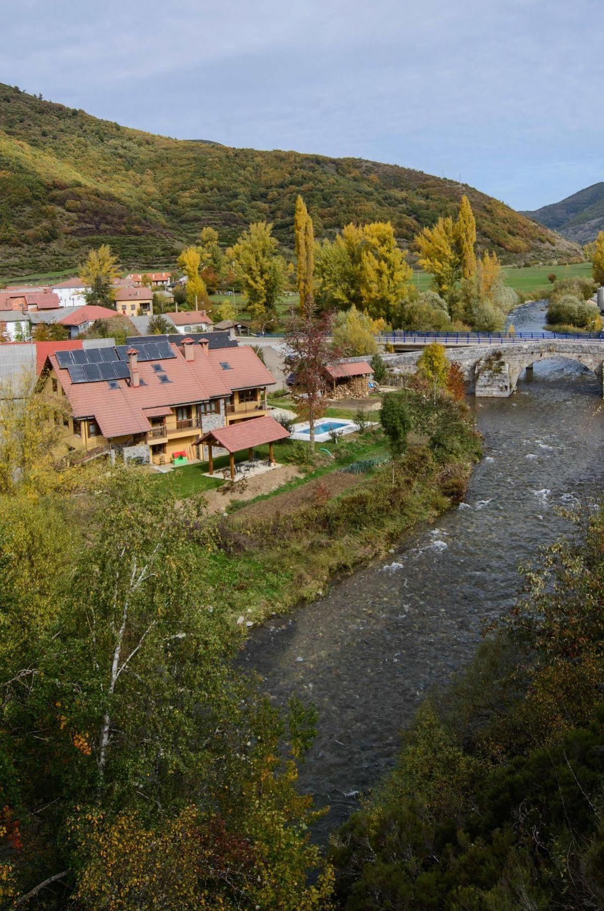 El Casar Del Puente Pensionat Boca de Huérgano Exteriör bild