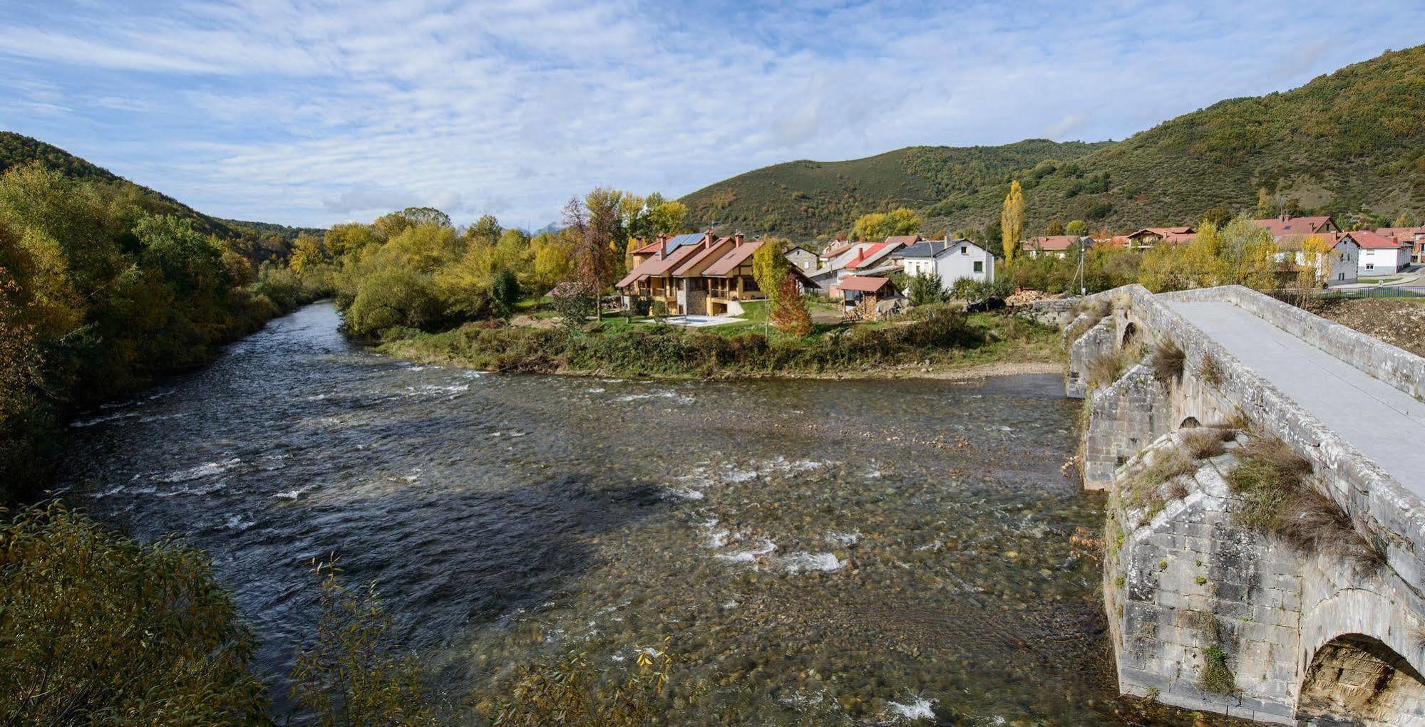 El Casar Del Puente Pensionat Boca de Huérgano Exteriör bild