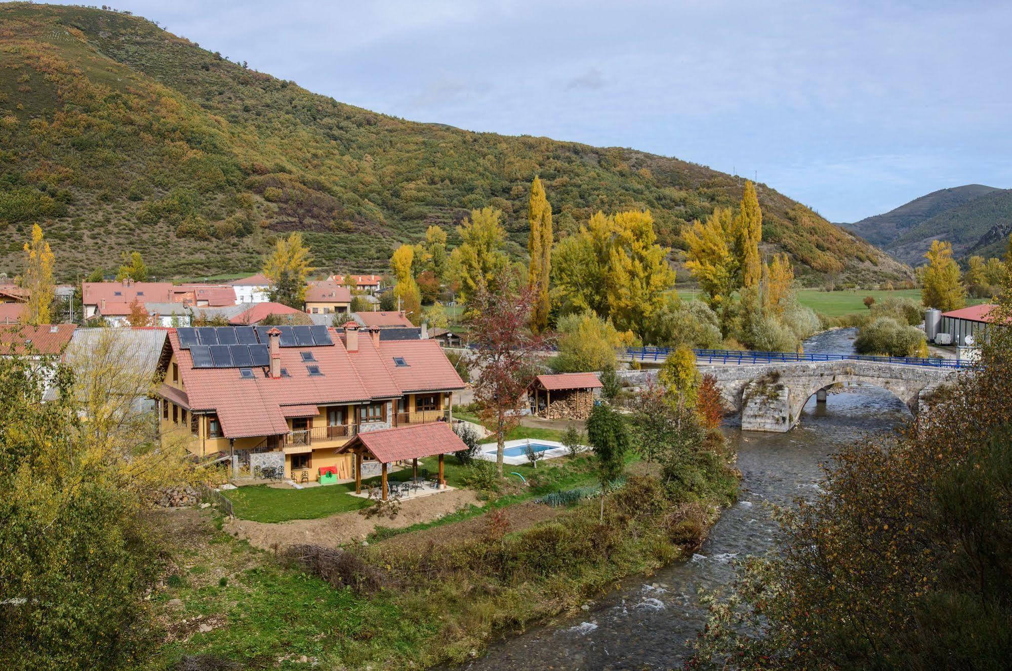 El Casar Del Puente Pensionat Boca de Huérgano Exteriör bild